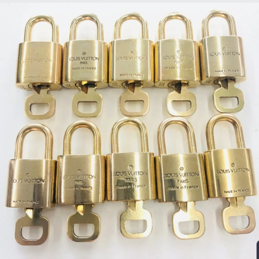 100% Auth Louis Vuitton 1 Lock & 1 Key - Picture 2 of 4